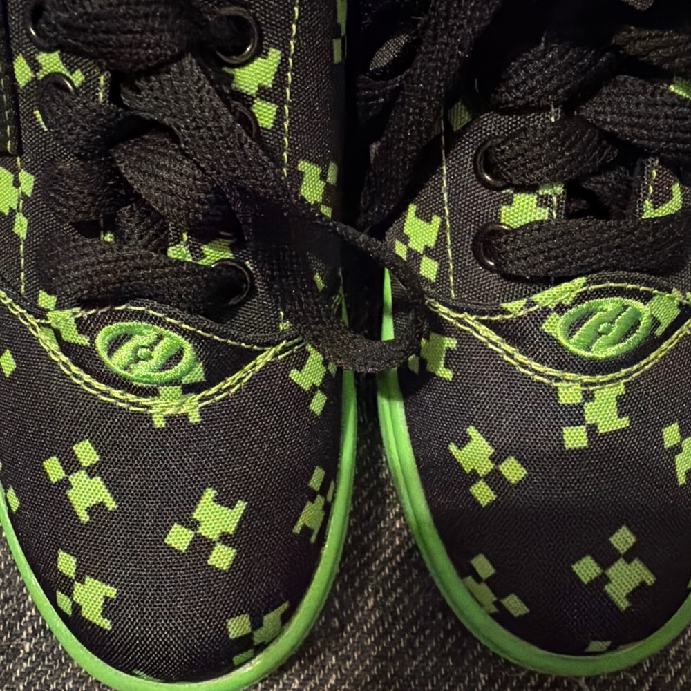 Heelys Black and Green Minecraft Creepers Size 13C Sneakers Roller Shoes Unisex - Picture 10 of 12